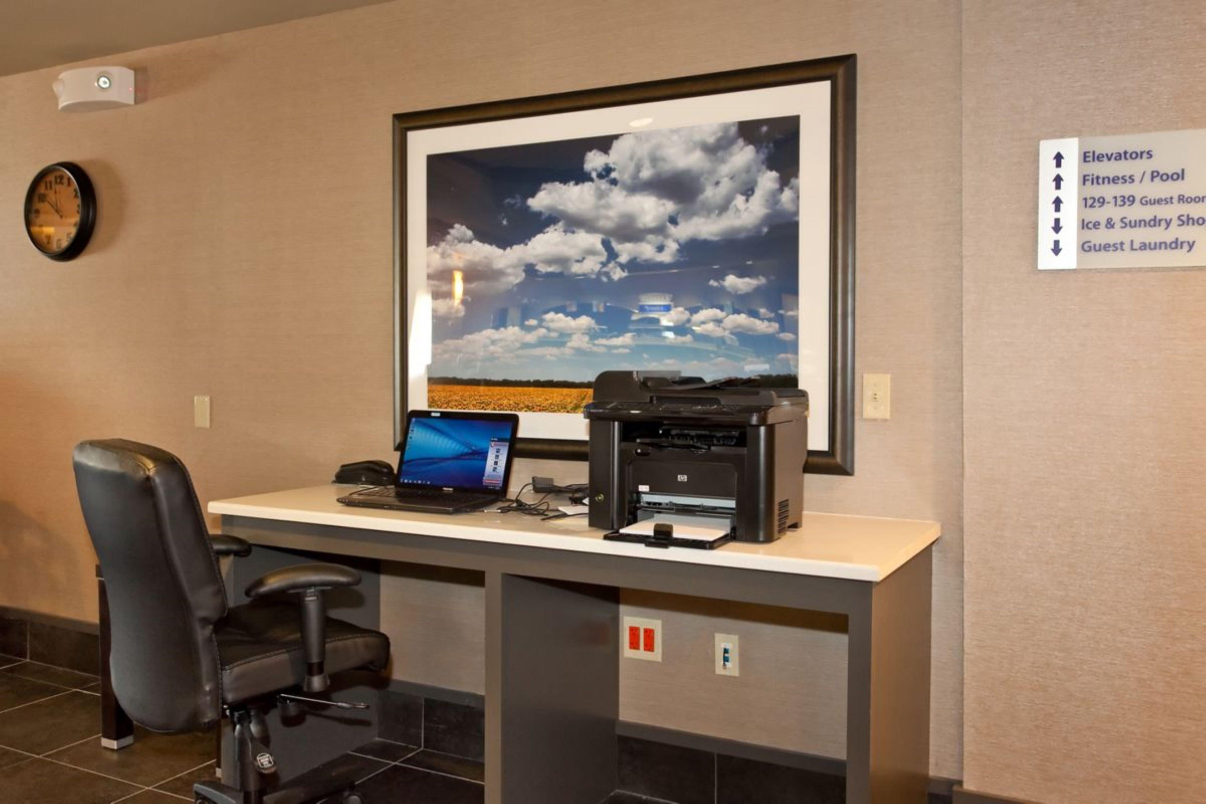 Holiday Inn Express Newton By Ihg Exterior foto